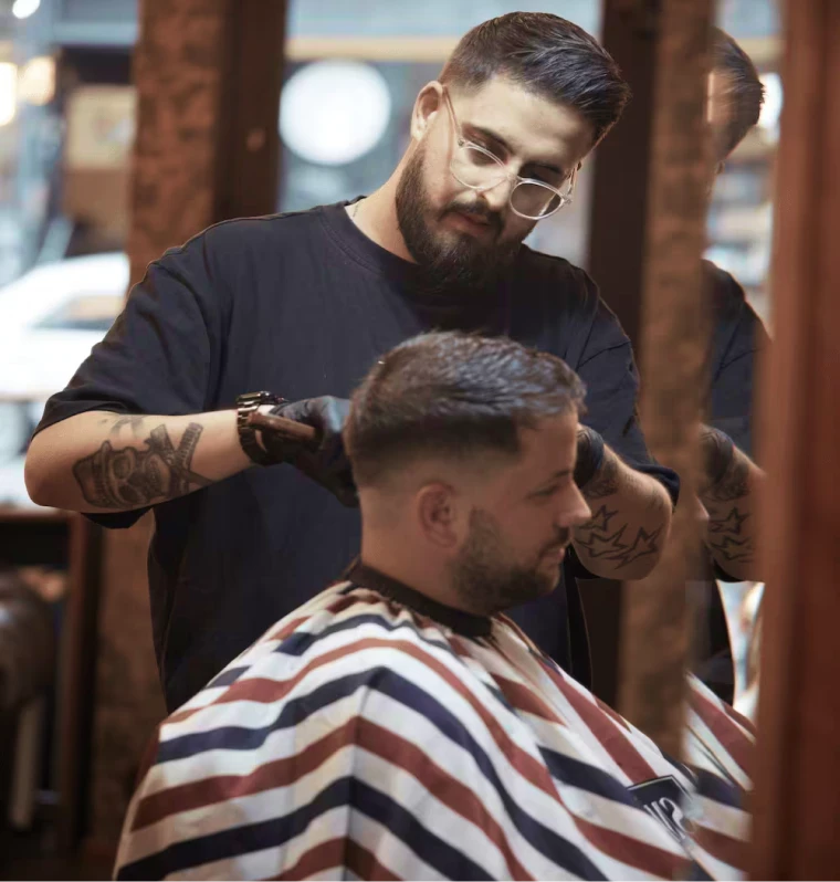 Präziser Haarschnitt im GOAT Barbershop